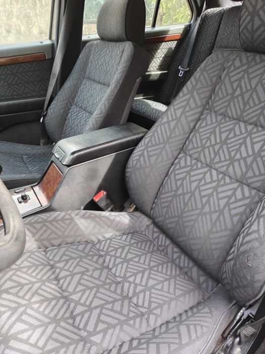 Mercedes C200 CDI, primeiro registo 1998, 350.000 kms, em bom estado geral, 2.000 euros