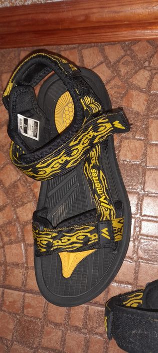 Sandaly czarno-żółte 38