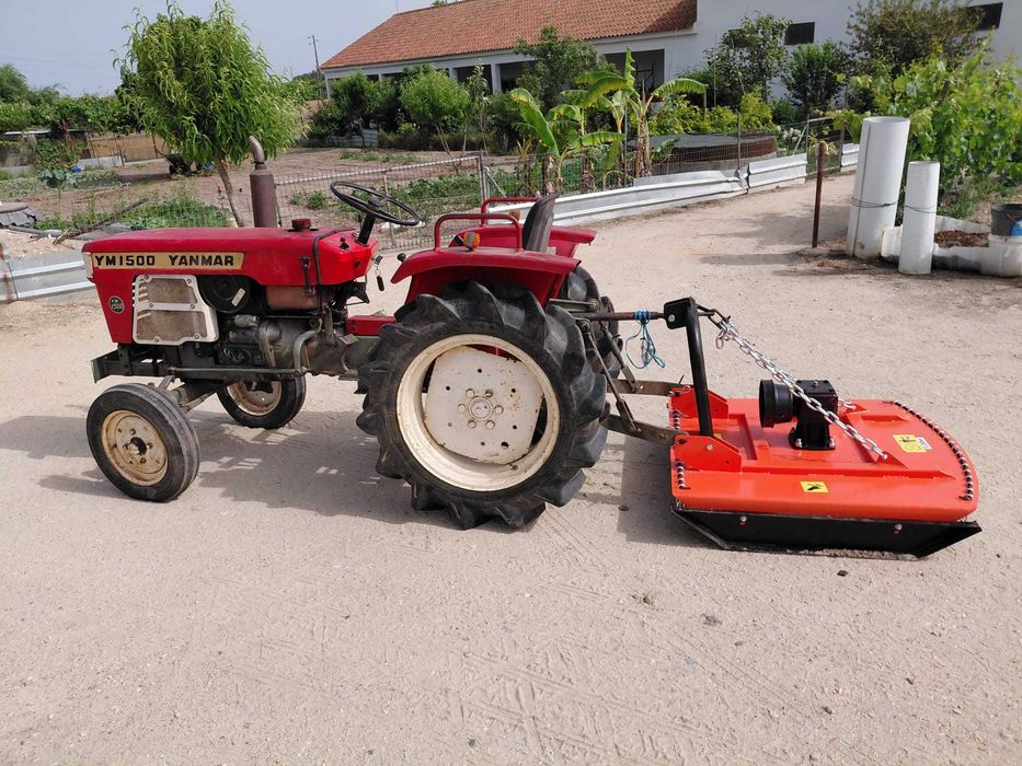 Trator Yanmar YM 1500 com corta mato