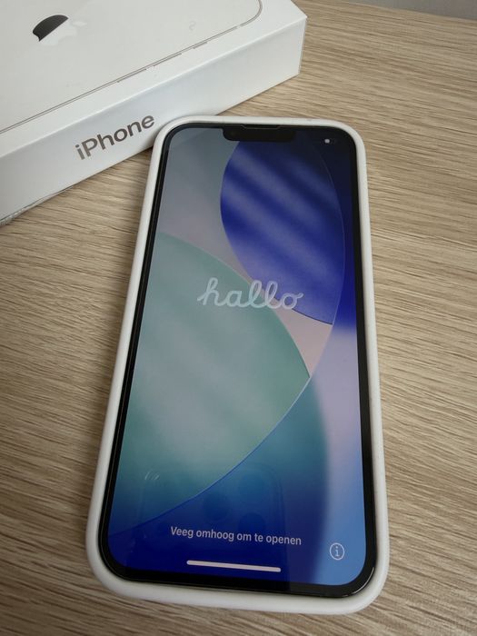 Iphone 13 biały, pękniety tył