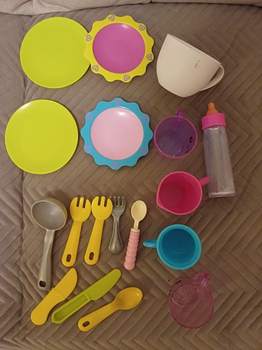 Plastikowe naczynia do zabawy