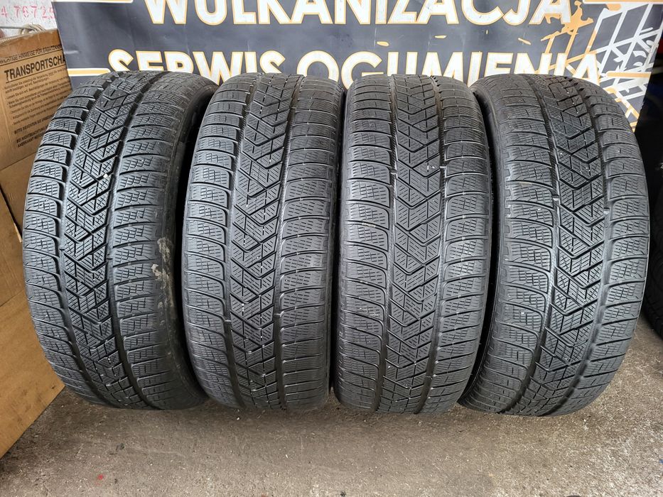 Opony zimowe 235/55/19 Pirelli 22rok