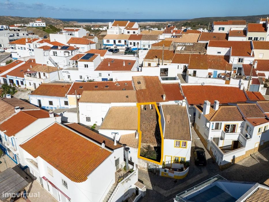 Ruina Com Projeto Submetido Para Moradia T2, Carrapateira