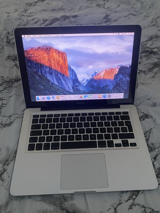 Macbook- Apple .