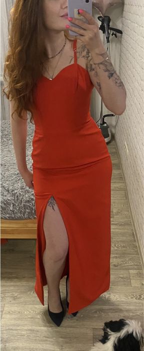 Вечернее красное платье с разрезом