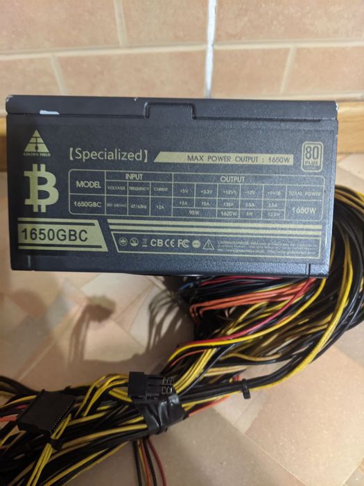 Блок живлення 1650W.