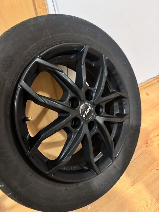 Felgi aluminiowe RIAL Lucca 16” 5x105 + opony letnie 205/55