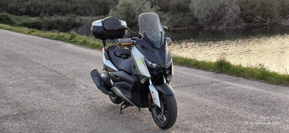 Vendo Moto Yamaha X-MAX 400 como nova . 12000 km