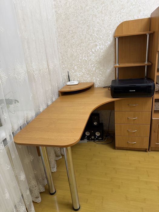 Компютерний стіл
