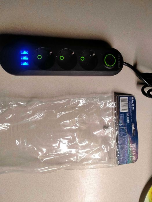 Przedłużacz-3xUSB - 3xGniazda 230v- 2m dł.