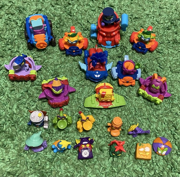 Super Zings 21 sztuk plus 10 podstawek pojazdów