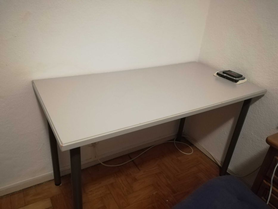 Secretária 120x60 IKEA.