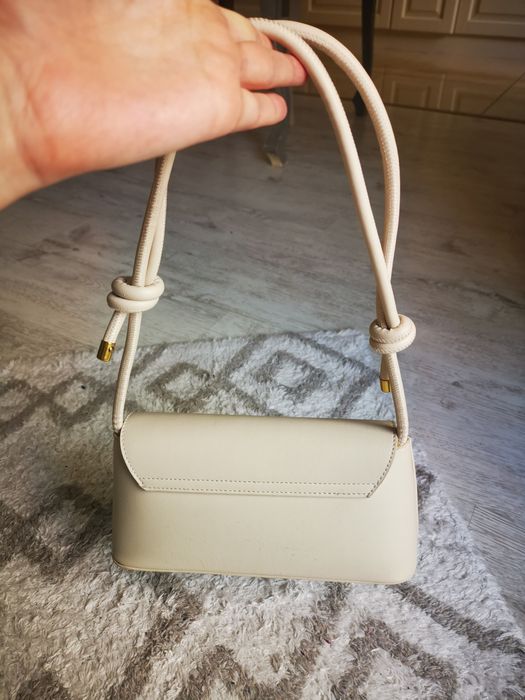 Біла стильна сумочка