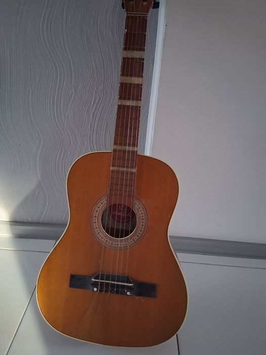 Gitara klasyczna w dobrym stanie