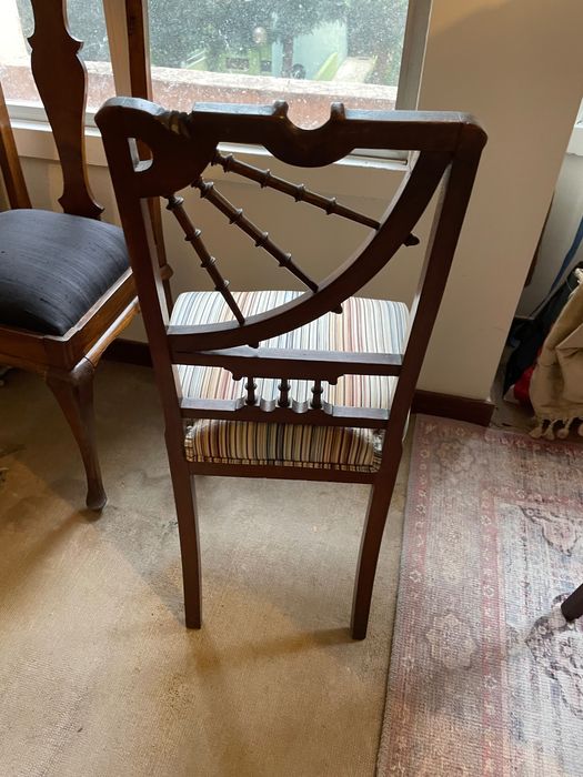 4 cadeiras com espaldar em lira antigas e estufada com tecido Missoni