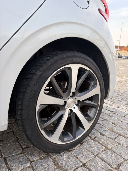 Peugeot 208 1.2 puretech Gt Line