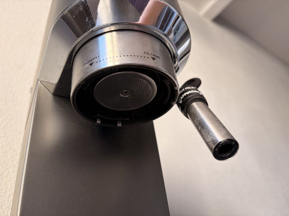 Ekspres do kawy kolbowy ciśnieniowy DeLonghi Dedica Style