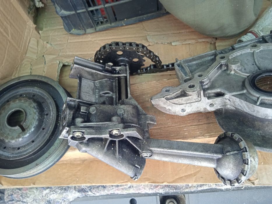 Шків, масляний насос, шатун , помпа двигуна к9к Рено кенго 1,5 дсі