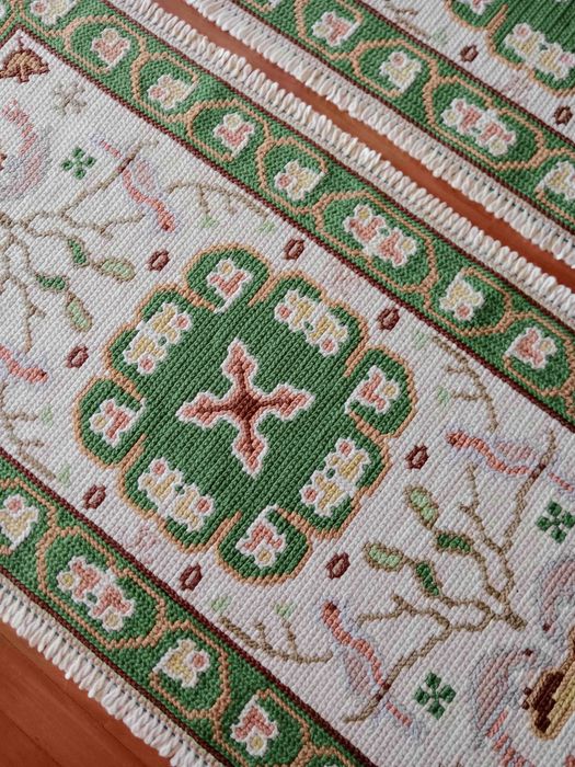 3 Tapetes de Arraiolos / 3 handmade Arraiolos rugs : 140 cm x 72 cm