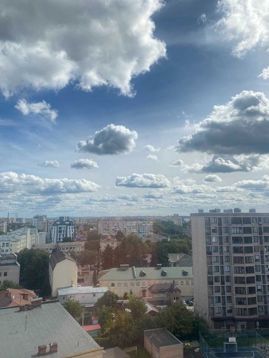 ПРОСТОРОВА 3-КІМНАТНА КВАРТИРА на стометрівці (26704)