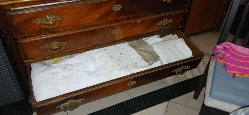 Cómoda Madeira Antiga