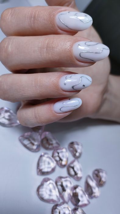 Манікюр, педикюр .