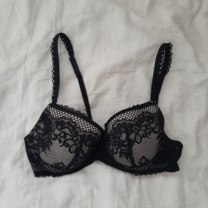 Koronkowy siateczkowy czarny beżowy stanik biustonosz hunkemoller 75 B