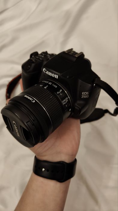 Canon EOS 250D з об'єктивом 18-55mm (комплект "kit")