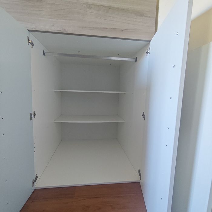 Beliche Conforama como novo. sem colchões 285cm de comprimento 100cm de largura, 150 cm de altura. Tamanho ideal dos colchões 190 cm comprimento  90c