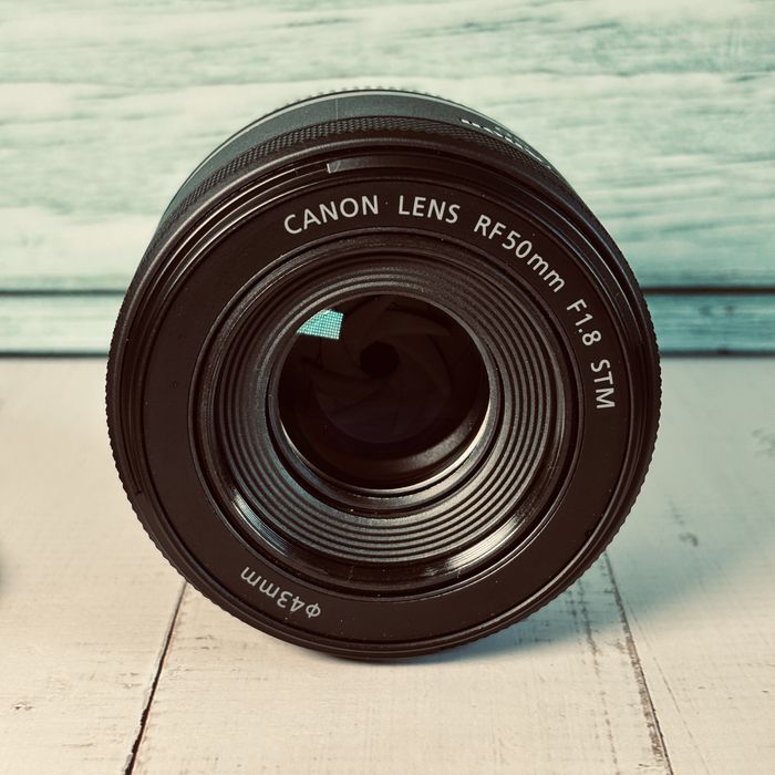 Objetiva Canon RF 50mm f1.8