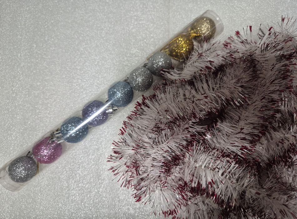 Новогодние игрушки, дождик