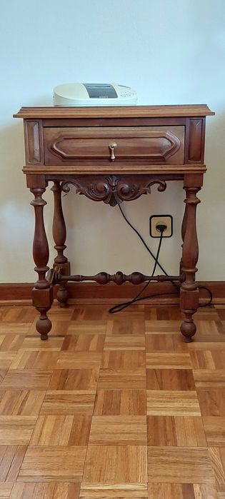 VENDO Conjunto: Cama+Mesas de cabeceira+Cómoda+Espelho+Cadeira+Estrado