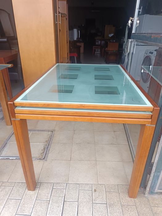 Mesa madeira vidro fechada 1,25 e aberta 2,50 mais 6 cadeiras . Otimo
