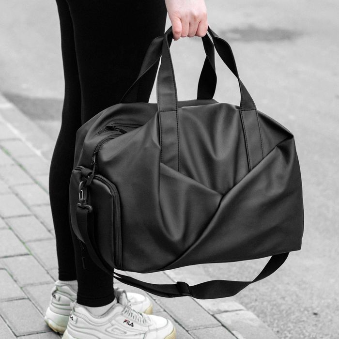 Дорожня спортивна сумка з відділення під взуття з еко шкіри на 27 л