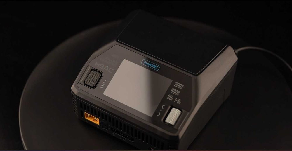 Новинка! Мережевий 8S зарядний пристрій для дронів.