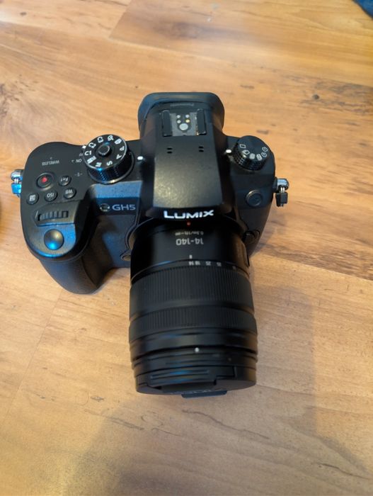 Panasonic Lumix GH5 Body  + 2 АКБ