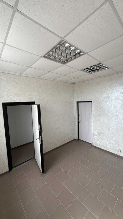 Оренда офісу 11 м² біля Рівного (Зоря), автономне світло