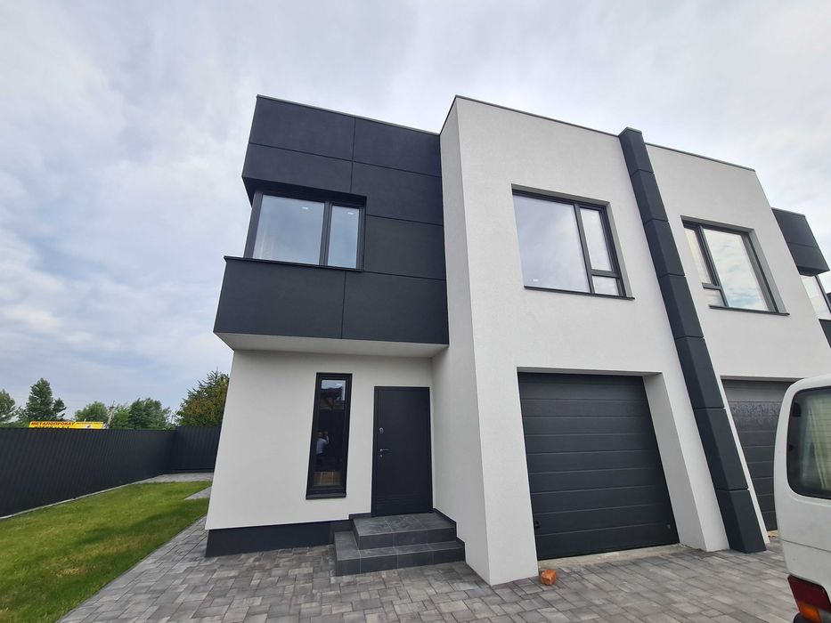 Вітаю. Продам Будинок-Дуплекс, газ, світло, вода. Телефонуйте + гараж.