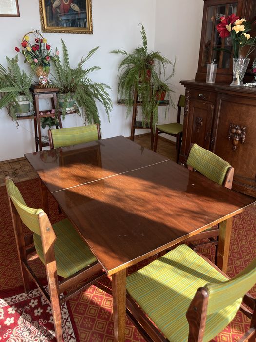 Drewniany stół i 6 krzeseł