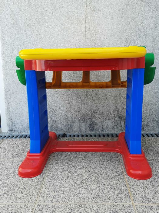 Mesa+banco com quadro de giz