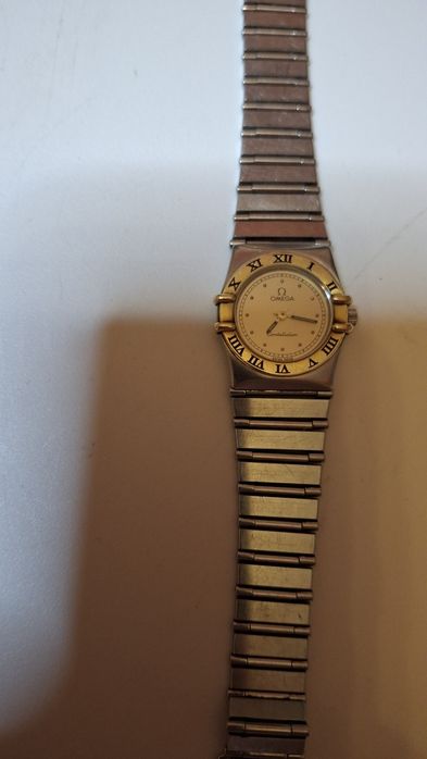 Жіночий кварцовий годинник Omega