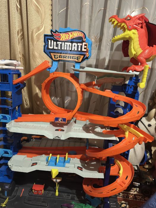 Гараж Hot wheels