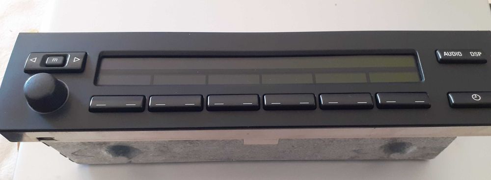 BMW X5  Radio original com os  pixel do display a 100%.