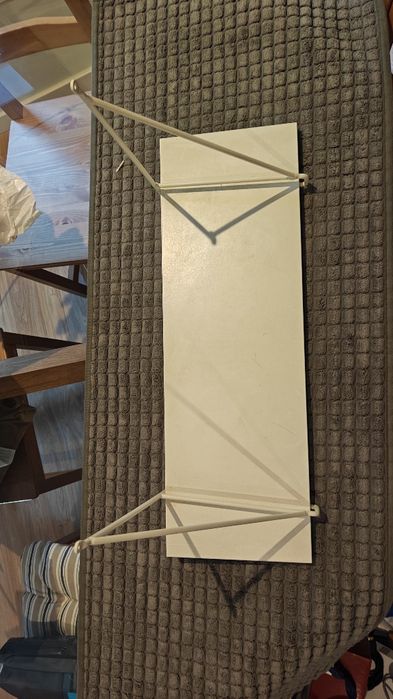 Conjunto mesa e prateleiras