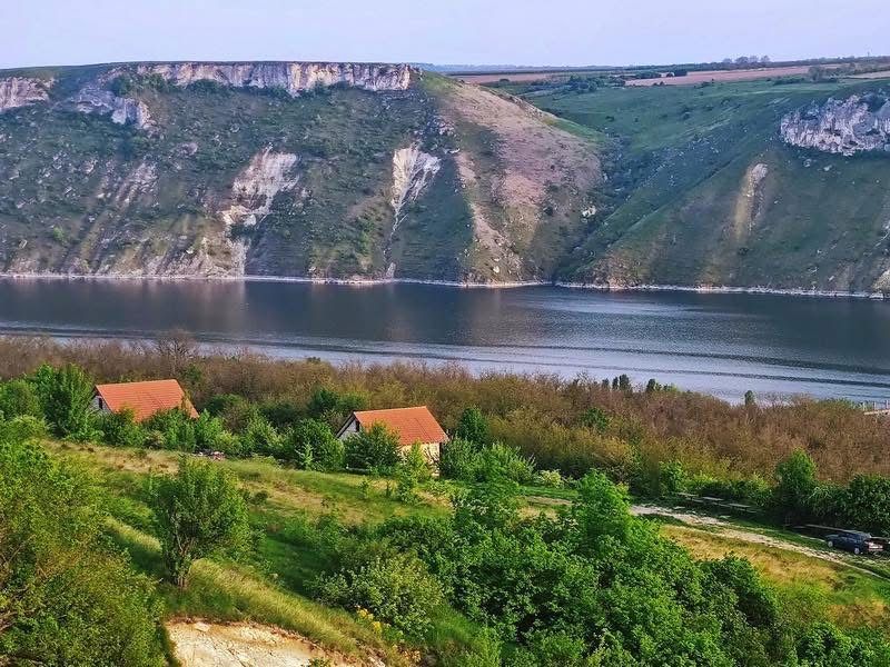 Продам великий будинок в серці Бакоти