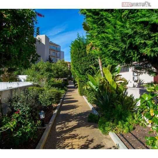 Apto. T0  para férias,piscinas  situado no Algarve na Praia da Rocha