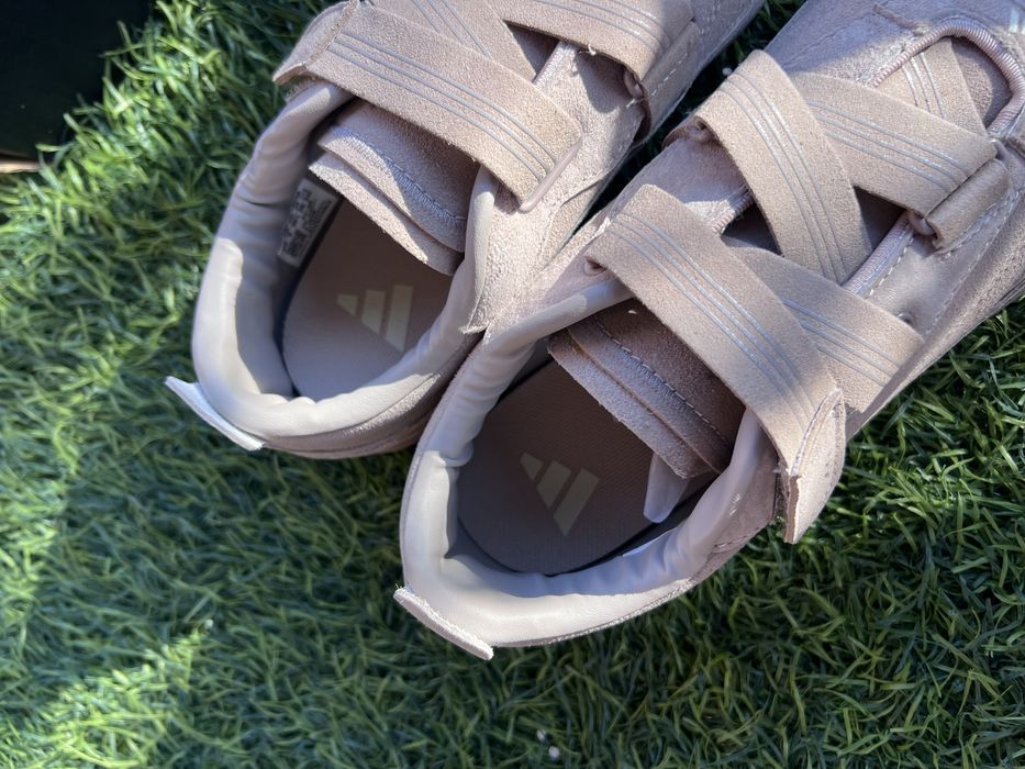 Кросівки жіночі adidas fos