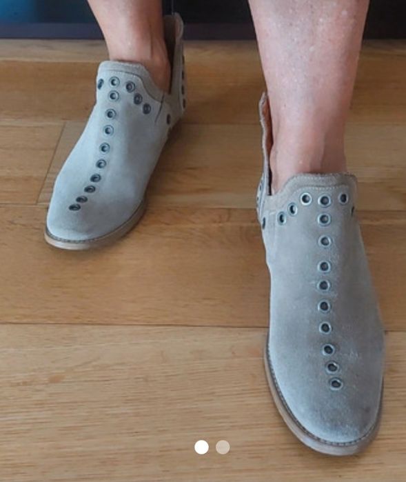 Botas beje de tacão largo