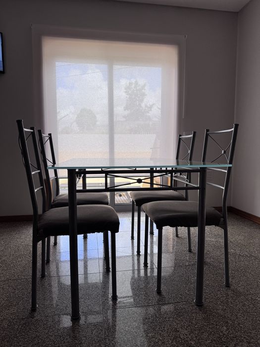Mesa de vidro de jantar