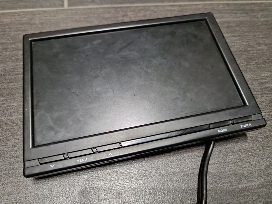 Ekran 7 cali w sam raz do auta